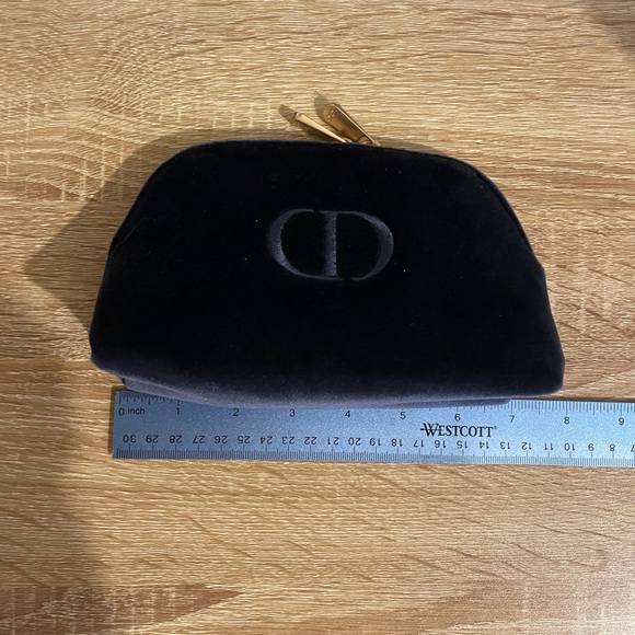 DIOR Velvet Makeup Pouch - Picture 7 of 8